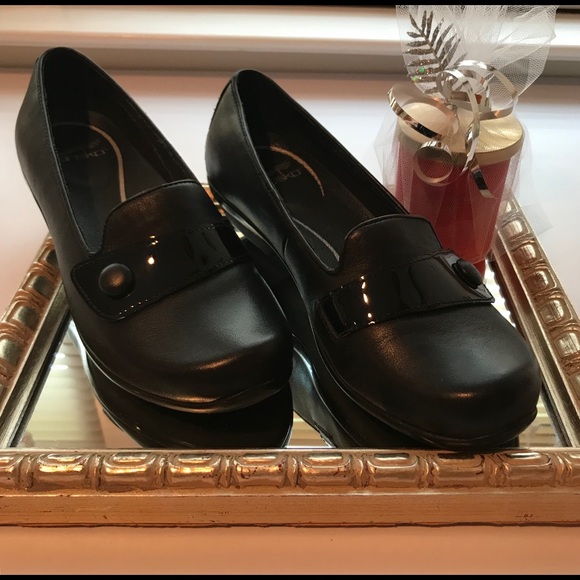 Dansko Shoes - Dansko Black Leather Pumps Patent Leather Strap